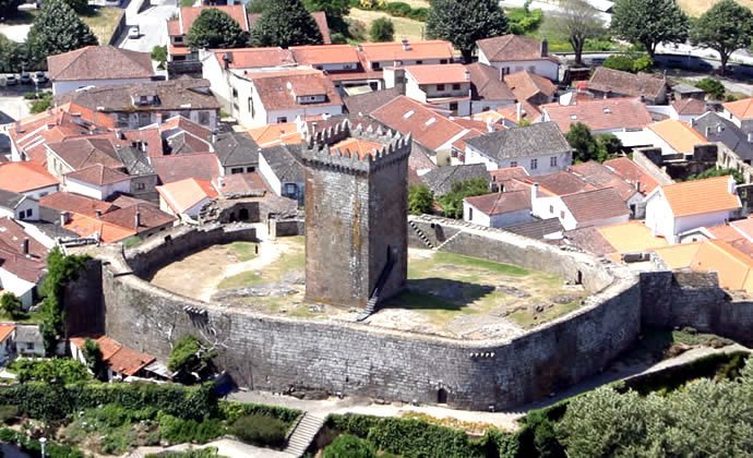 Vista a&eacute;rea da vila de Melga&ccedil;o com a sua Torre de menagem ao centro